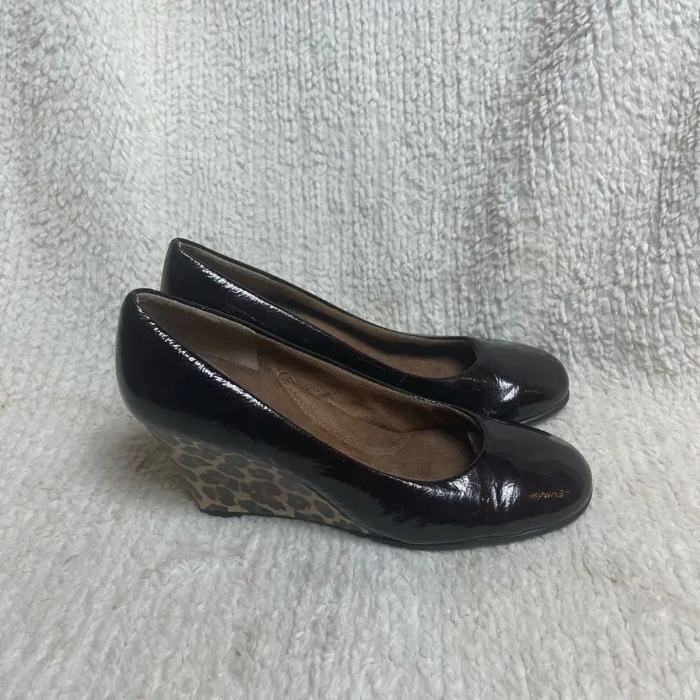 Aerosoles plum tree patent leather dark brown wedge leather print heels SZ8M